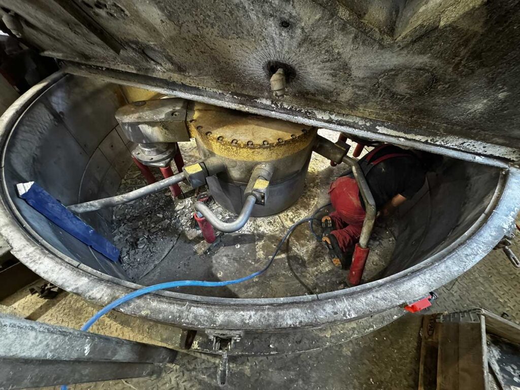 2025.08.25---Reparatur-Mischer-+-Trichter---A233584-(11)