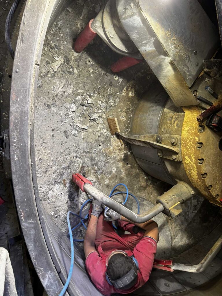 2025.08.25---Reparatur-Mischer-+-Trichter---A233584-(12)