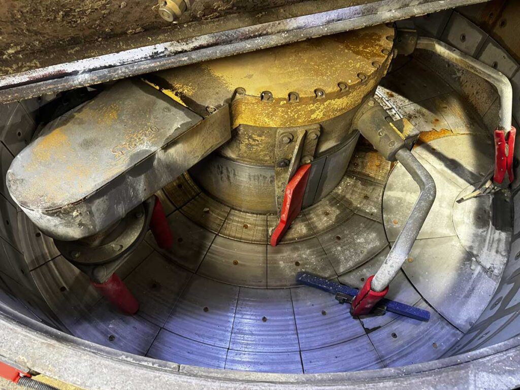 2025.08.25---Reparatur-Mischer-+-Trichter---A233584-(4)