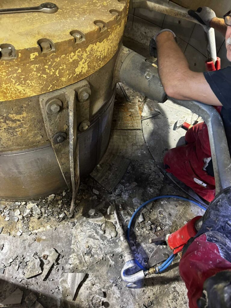 2025.08.25---Reparatur-Mischer-+-Trichter---A233584-(7)